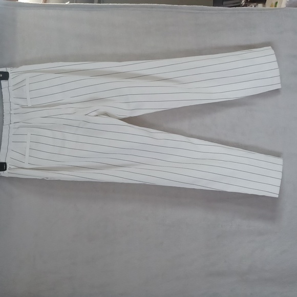 Tommy Hilfiger Wpmen' Striped Black White  Elastic Back Waist Dress Pants size 6 - Picture 3 of 12